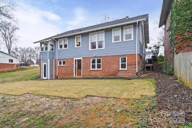 202 S Oak Street, Statesville, NC 28677