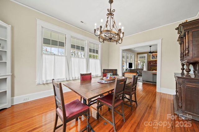 202 S Oak Street, Statesville, NC 28677