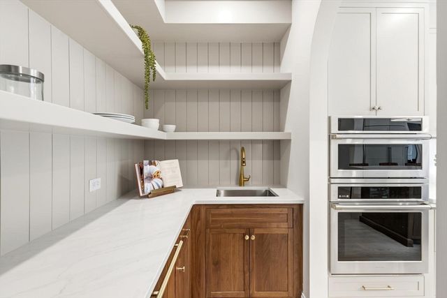 2 Westwood Rd, Lexington, MA 02420