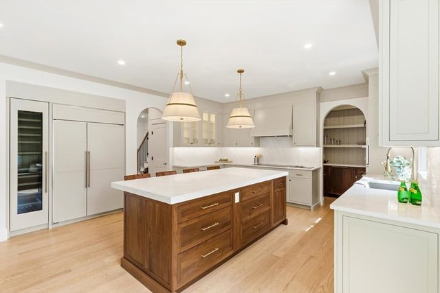2 Westwood Rd, Lexington, MA 02420