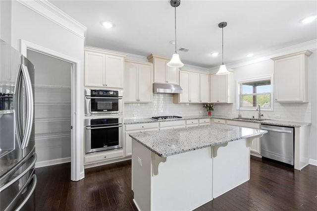 304 Cochin Drive, Woodstock, GA 30188