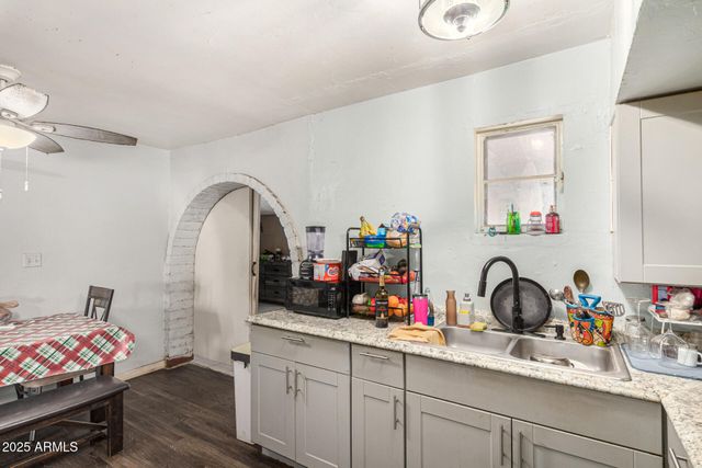 1917 E Pinchot Avenue, Phoenix, AZ 85016