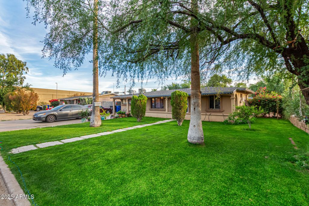 1917 E Pinchot Avenue, Phoenix, AZ 85016