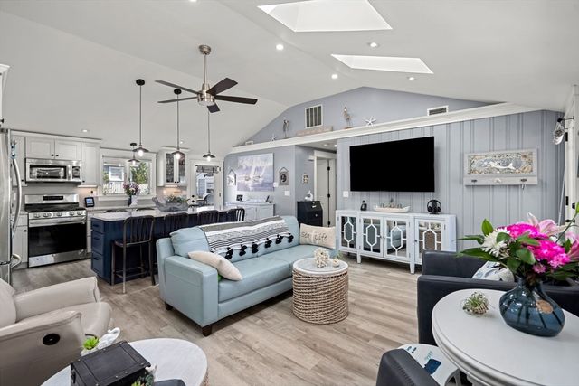 12 Barker St, Newburyport, MA 01950