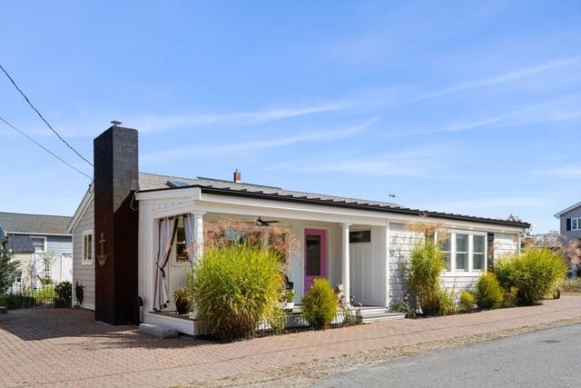 12 Barker St, Newburyport, MA 01950