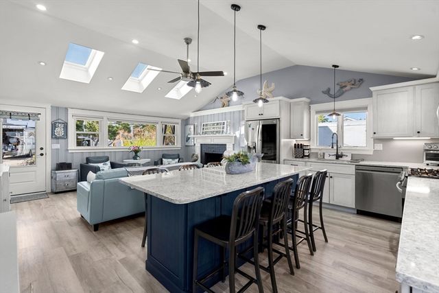 12 Barker St, Newburyport, MA 01950