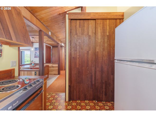 330 EL ROTUNDO Ave, Lincoln City, OR 97367