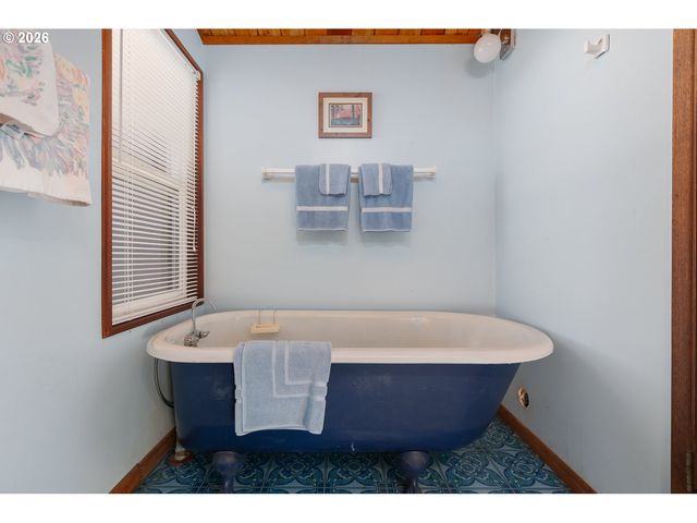 330 EL ROTUNDO Ave, Lincoln City, OR 97367