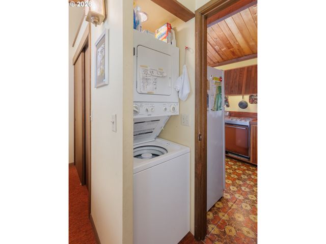 330 EL ROTUNDO Ave, Lincoln City, OR 97367