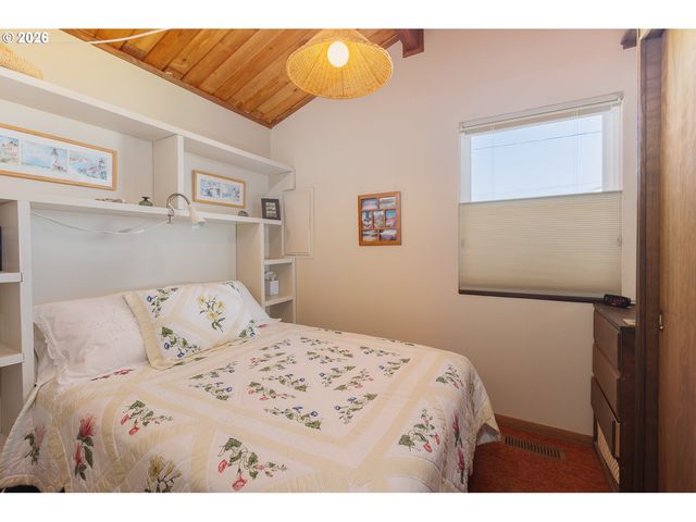 330 EL ROTUNDO Ave, Lincoln City, OR 97367