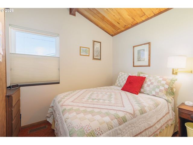 330 EL ROTUNDO Ave, Lincoln City, OR 97367