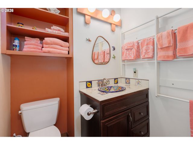 330 EL ROTUNDO Ave, Lincoln City, OR 97367