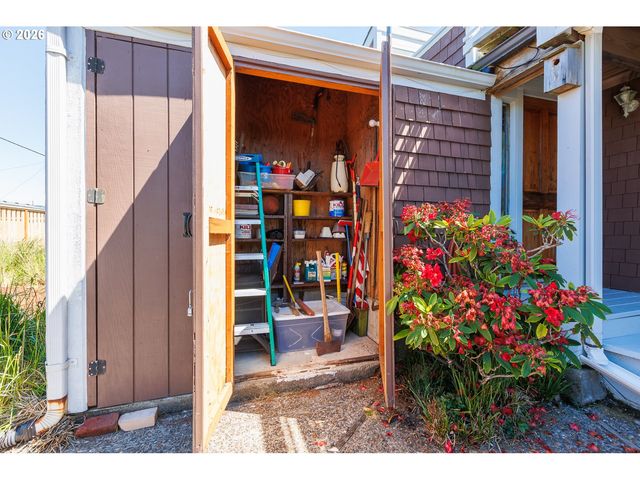 330 EL ROTUNDO Ave, Lincoln City, OR 97367