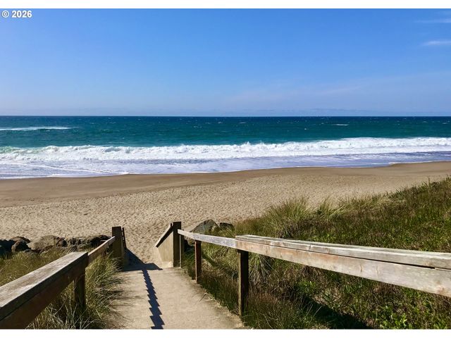330 EL ROTUNDO Ave, Lincoln City, OR 97367