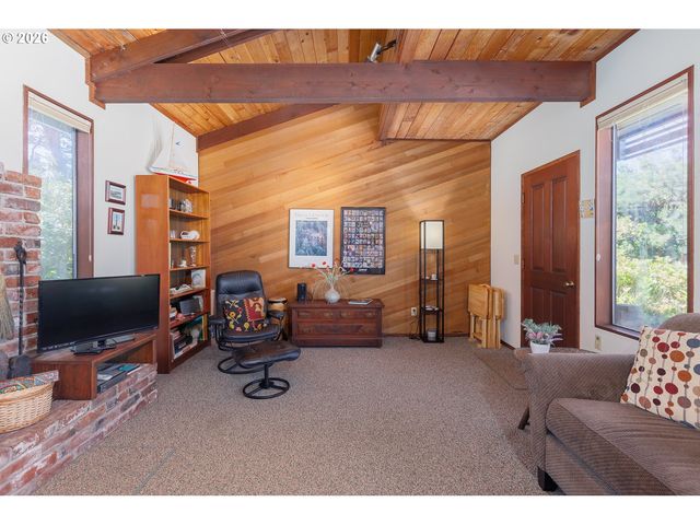 330 EL ROTUNDO Ave, Lincoln City, OR 97367