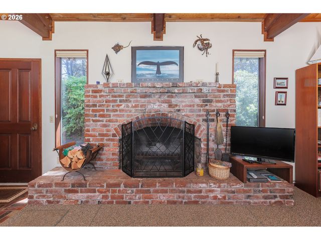330 EL ROTUNDO Ave, Lincoln City, OR 97367