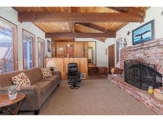 330 EL ROTUNDO Ave, Lincoln City, OR 97367