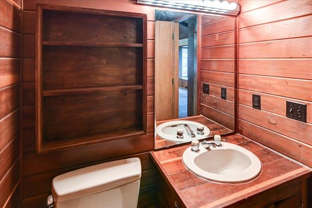 1910 Lewon Drive, Madison, WI 53711