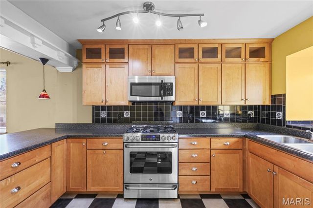 1649 Country Hill Lane, Manchester, MO 63021