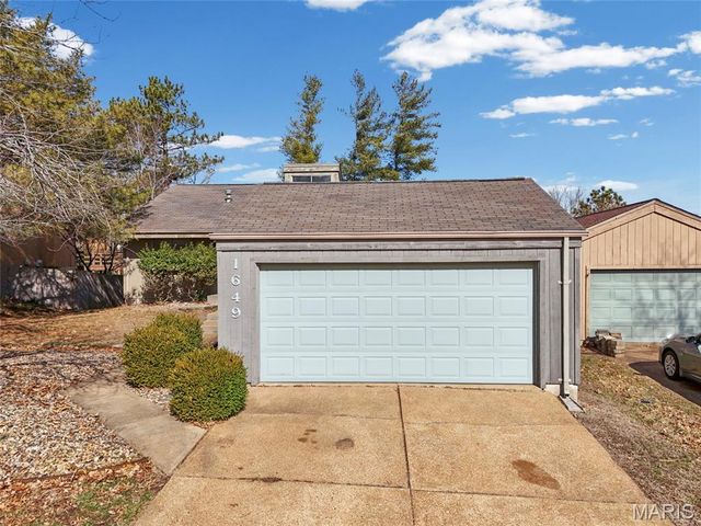 1649 Country Hill Lane, Manchester, MO 63021