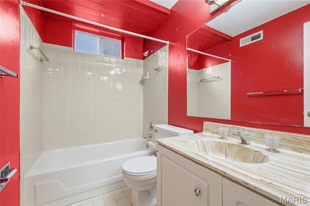 1649 Country Hill Lane, Manchester, MO 63021