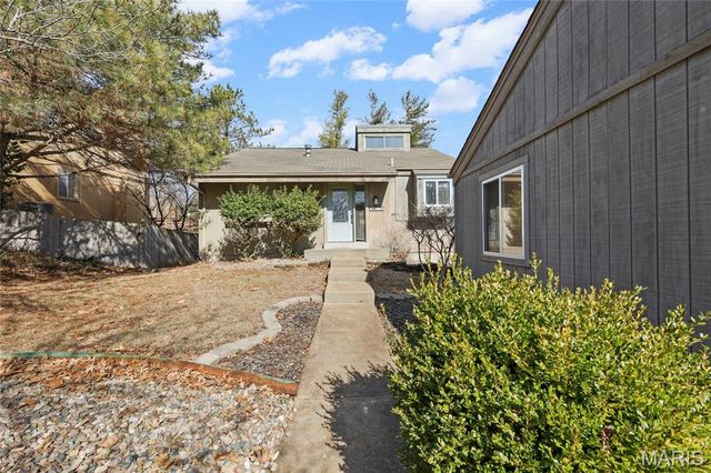 1649 Country Hill Lane, Manchester, MO 63021