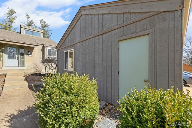 1649 Country Hill Lane, Manchester, MO 63021