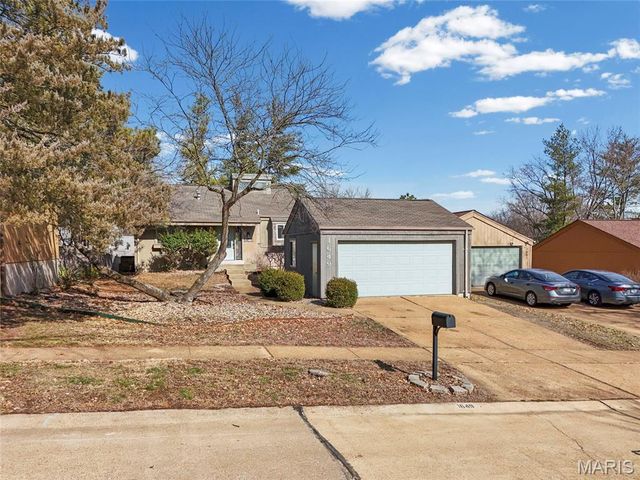 1649 Country Hill Lane, Manchester, MO 63021