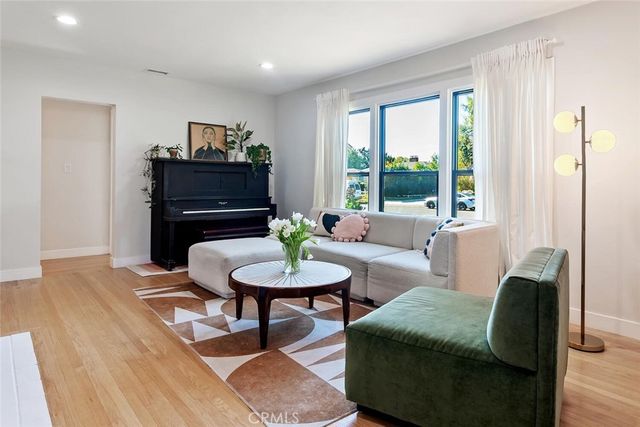 6554 Colbath, Valley Glen, CA 91401