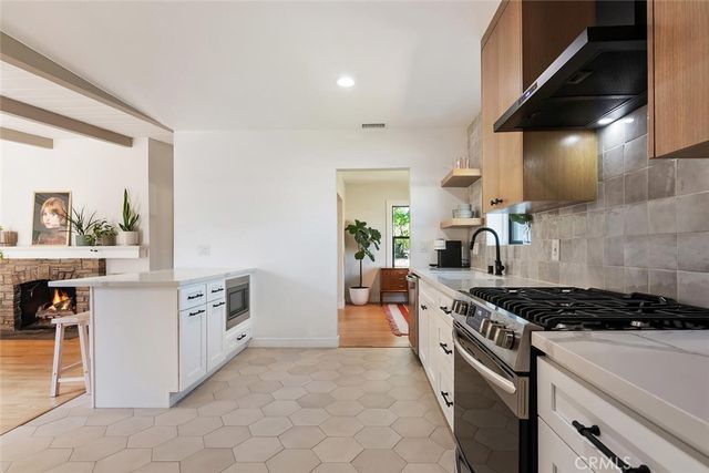 6554 Colbath, Valley Glen, CA 91401