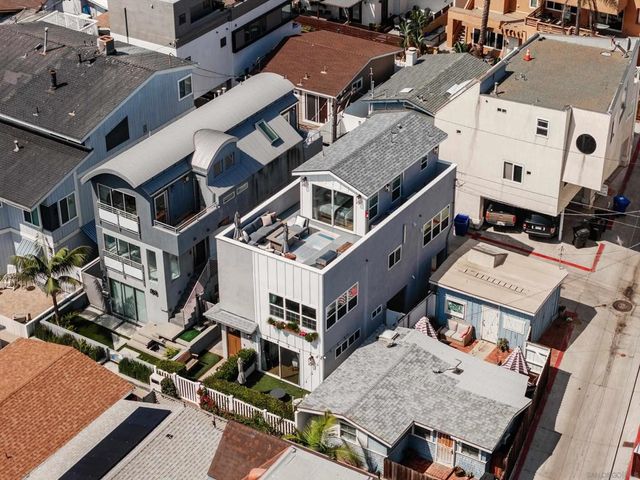 822 Seagirt Ct, San Diego, CA 92109