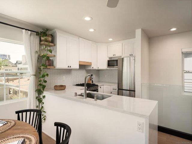 822 Seagirt Ct, San Diego, CA 92109