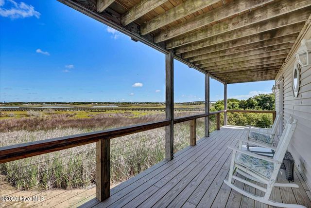 1001 S Topsail Drive, Surf City, NC 28445