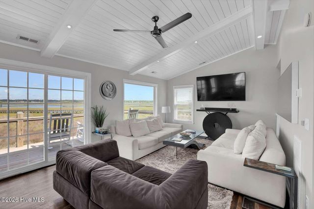 1001 S Topsail Drive, Surf City, NC 28445