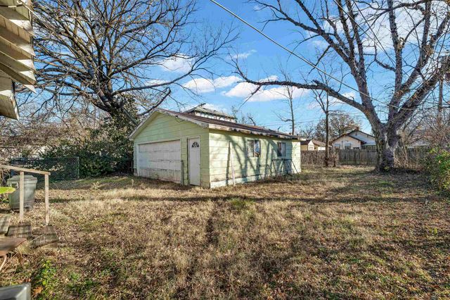 852 N Woodrow Ave, Wichita, KS 67203