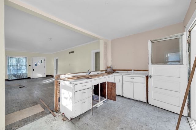 852 N Woodrow Ave, Wichita, KS 67203