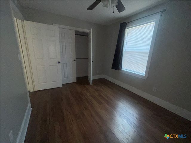 104 Mesquite Street, Louise, TX 77455