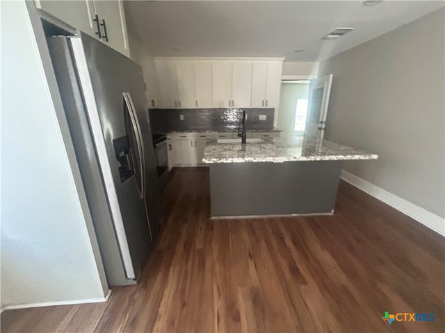 104 Mesquite Street, Louise, TX 77455