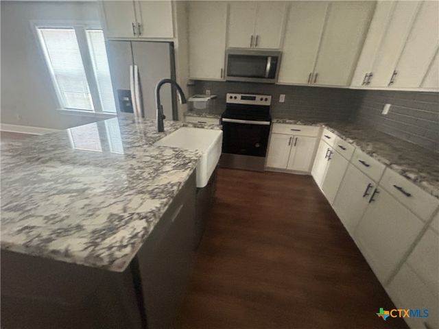 104 Mesquite Street, Louise, TX 77455