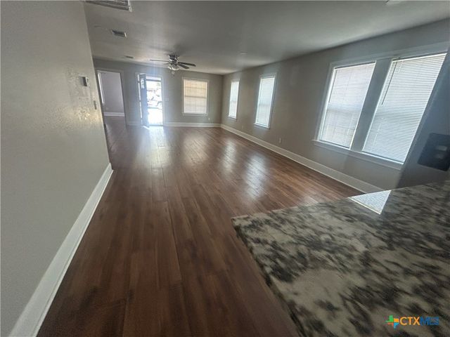 104 Mesquite Street, Louise, TX 77455