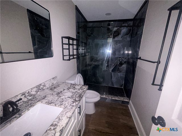 104 Mesquite Street, Louise, TX 77455