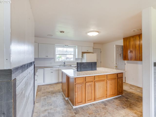 412 Se GRANT St, Sheridan, OR 97378