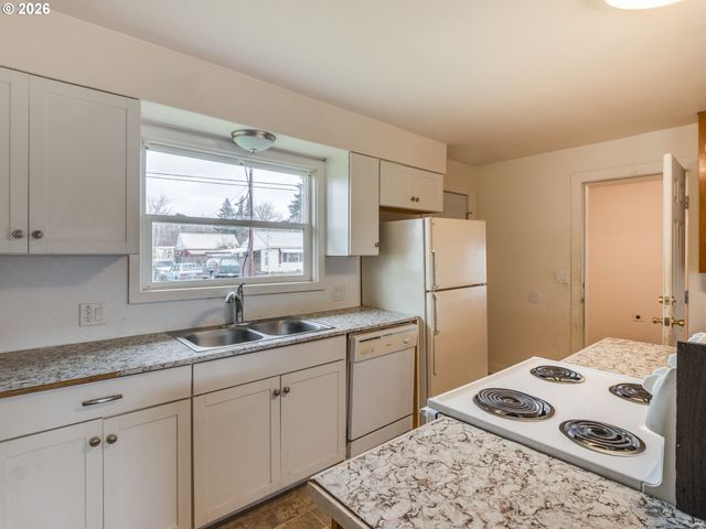 412 Se GRANT St, Sheridan, OR 97378