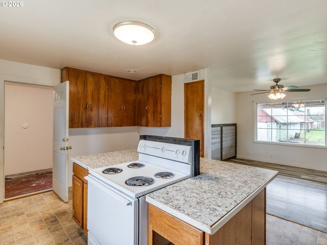 412 Se GRANT St, Sheridan, OR 97378
