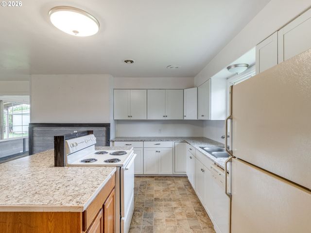 412 Se GRANT St, Sheridan, OR 97378