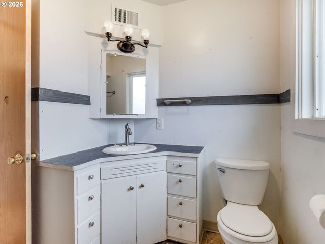 412 Se GRANT St, Sheridan, OR 97378