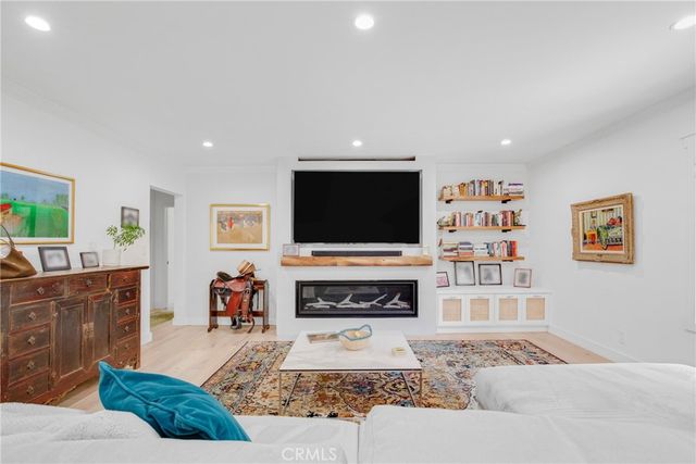 2312 6th 1, Santa Monica, CA 90405