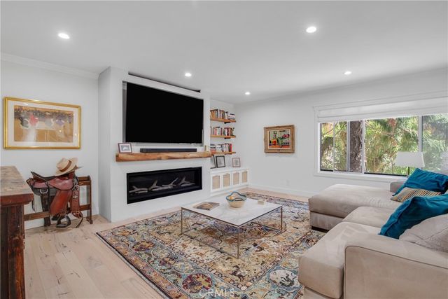 2312 6th 1, Santa Monica, CA 90405