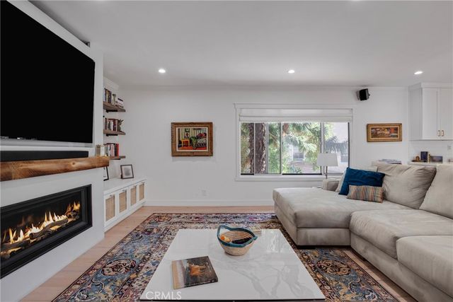 2312 6th 1, Santa Monica, CA 90405
