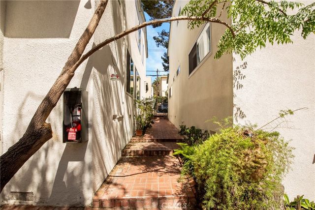 2312 6th 1, Santa Monica, CA 90405